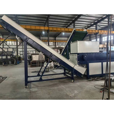 comprar Máquina de reciclagem de plástico equipada com triturador de eixo único para sacos de tecido de PP online manufacture